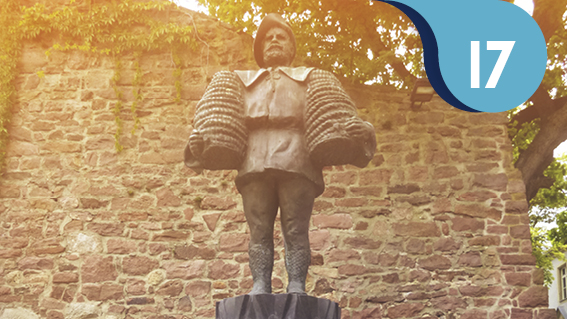 Alte Stadtmauer mit Peter Heil Statue Bad Kissingen