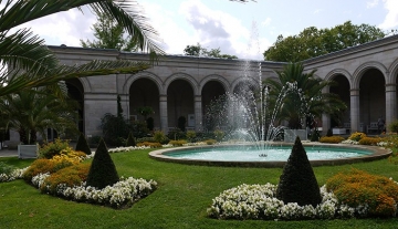 700x450-crop-90-brunnen_bei_der_wandelhalle_am_arkadenbau.jpg