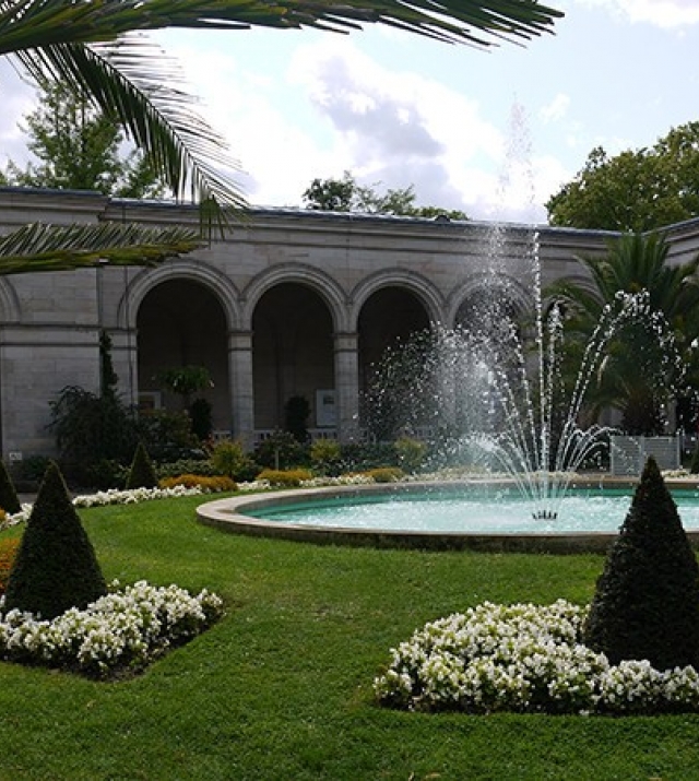 700x450-crop-90-brunnen_bei_der_wandelhalle_am_arkadenbau.jpg