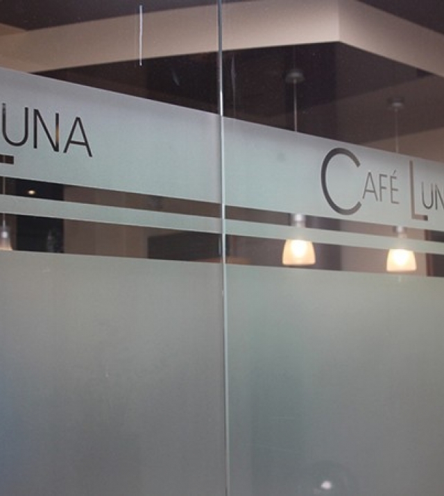 700x450-crop-90-cafe_luna_6.jpg