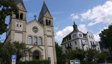 700x450-crop-90-eingang_zur_erloeserkirche.jpg