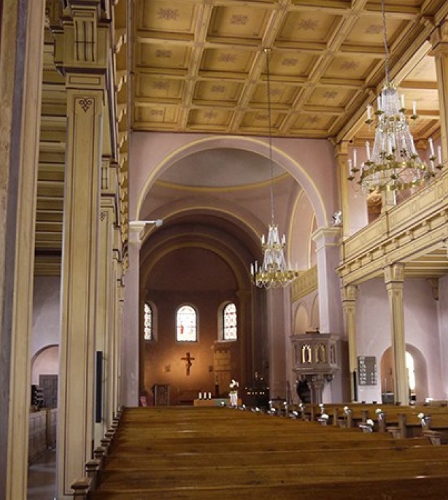 700x450-crop-90-erloeserkirche_von_innen.jpg