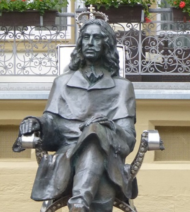 700x450-crop-90-statue_von_fuerst_franz_2_rakoczy.jpg