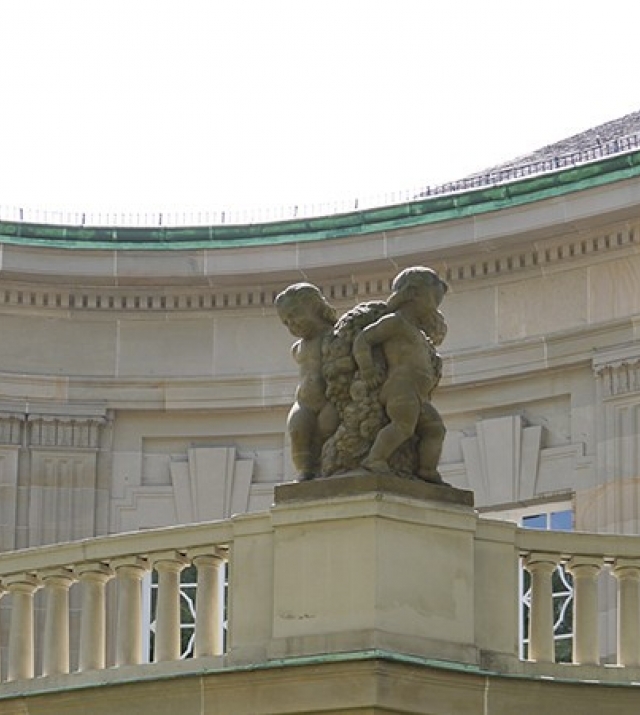 700x450-toheight-90-statuen_auf_dem_regentenbau.jpg