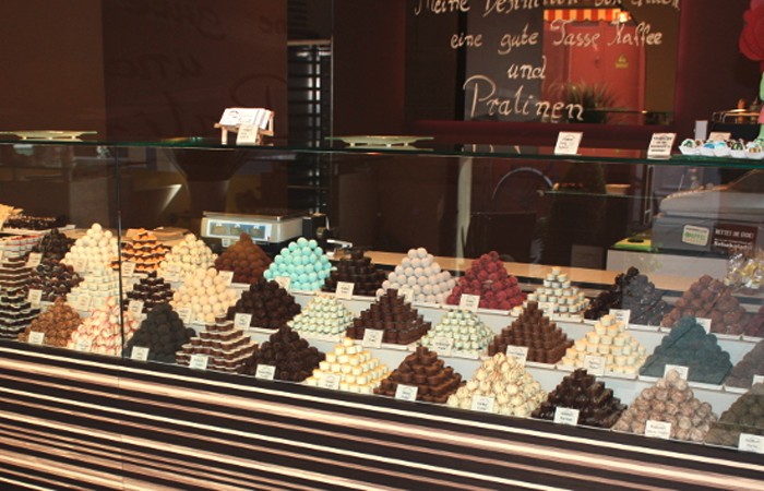 Pralinen und Trüffel aus eigener Herstellung